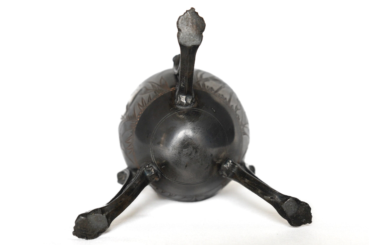 Lampe à pétrole tripode