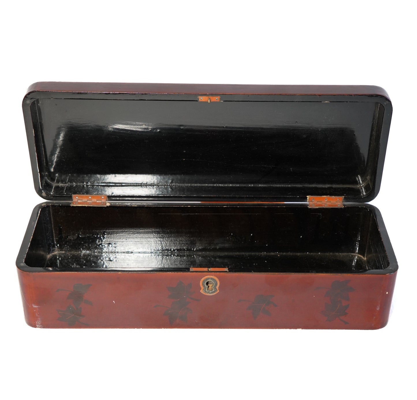 Lacquered glove box
