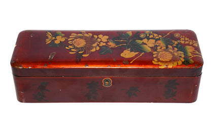 Lacquered glove box