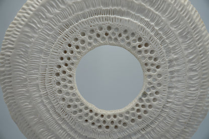 Disque "solaire" en porcelaine - Juliette Papiernik
