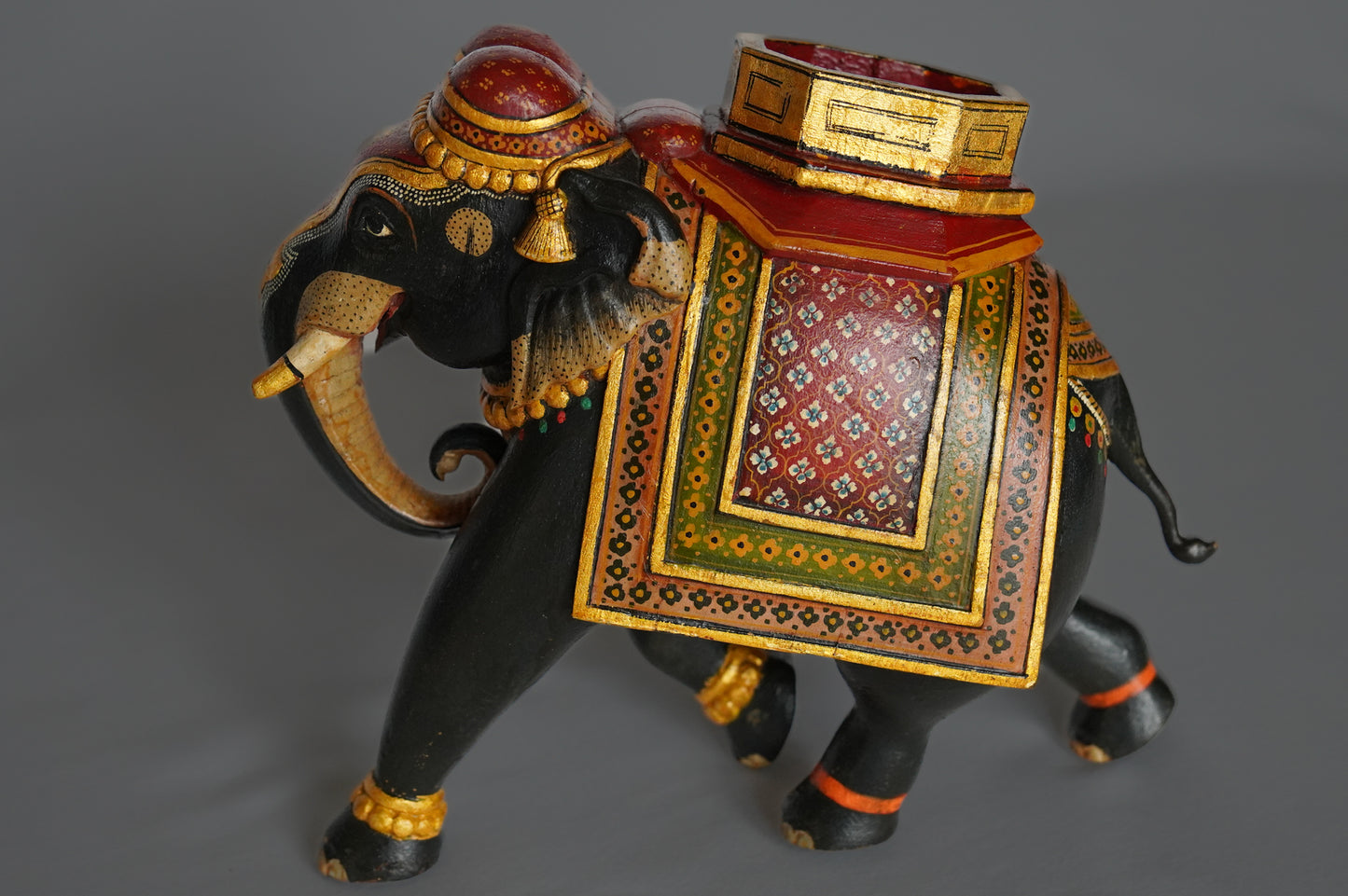 Elephant polychrome en bois - Inde