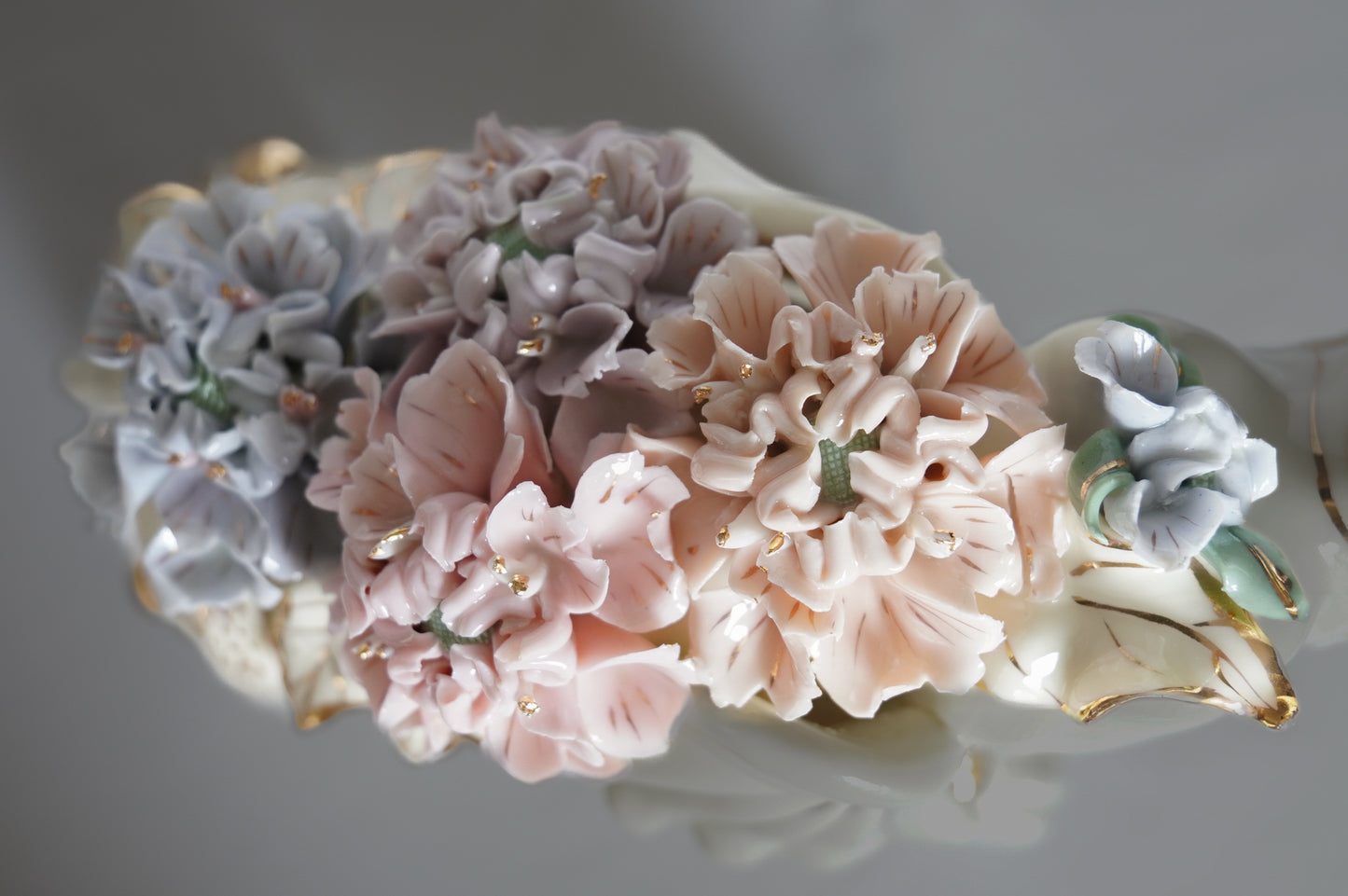 Grand Elephant en porcelaine - style Capodimonte