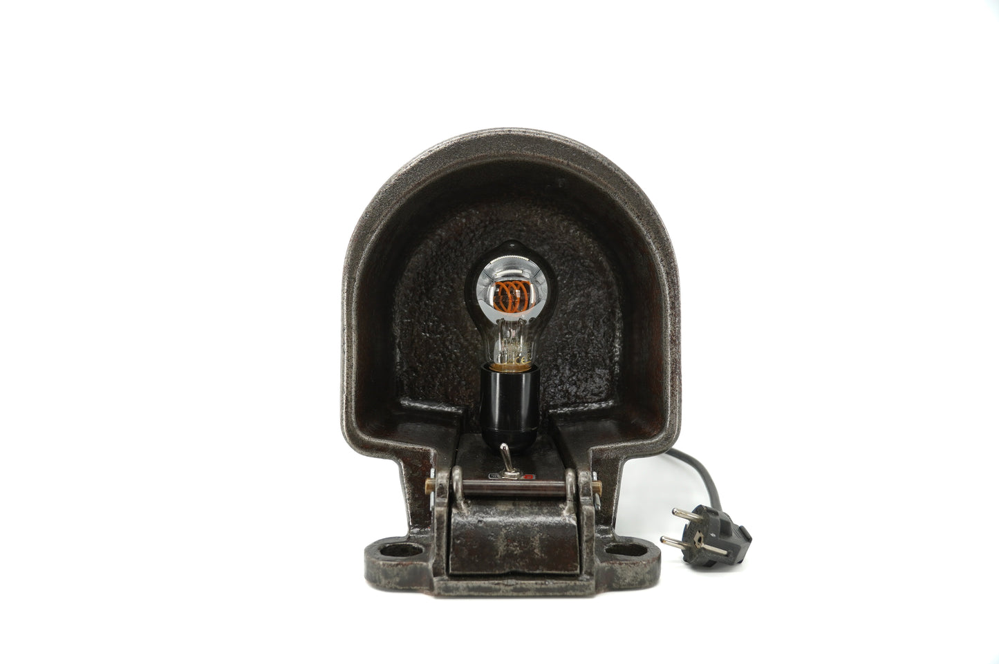 Cast iron drinking lamp - Unique piece