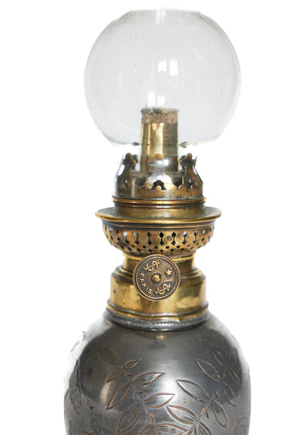 Lampe à pétrole tripode