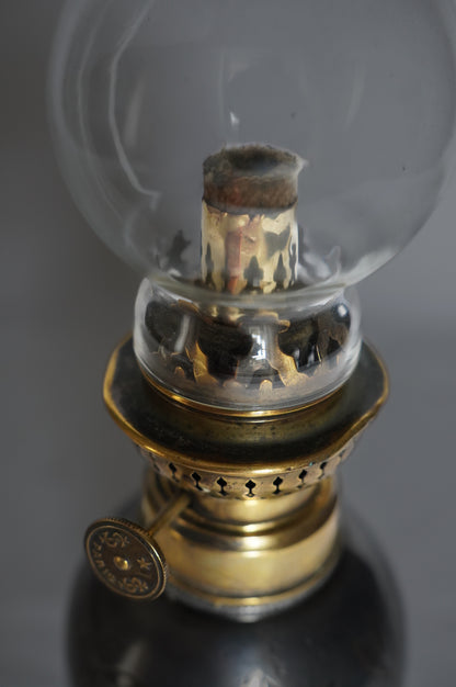 Lampe à pétrole tripode