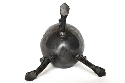 Lampe à pétrole tripode