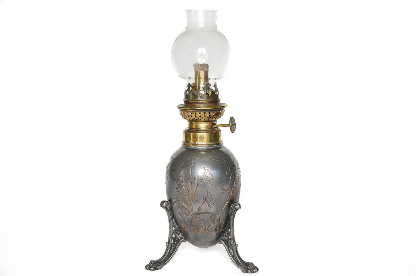 Lampe à pétrole tripode