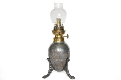 Lampe à pétrole tripode