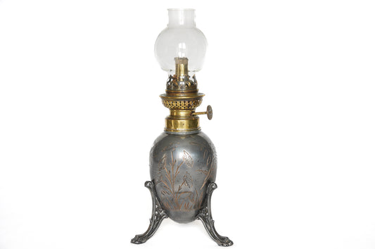 Tripod kerosene lamp