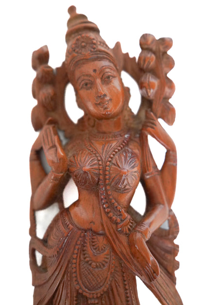 Statuette de la déesse Padma Lakshmi en bois de santal