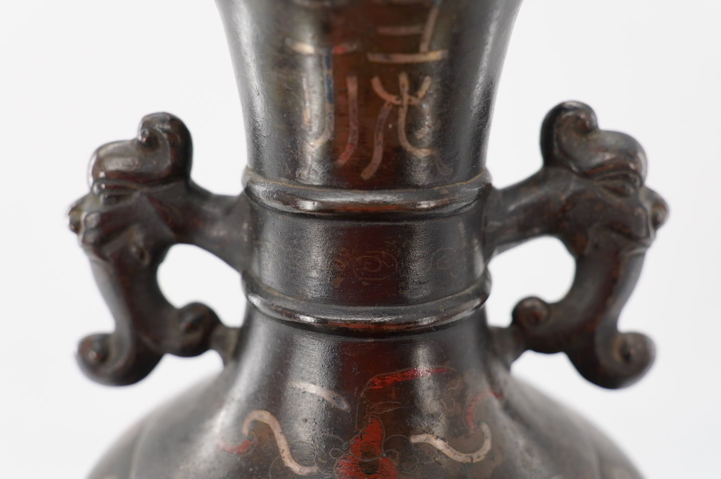 Vase balustre en bronze incrusté